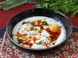 Recette Œufs à la turque sur une base de yaourt et son huile piquante - çilbir