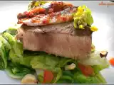 Recette Pavé de thon blanc piqué à l'anchois, chou pak choï sauté