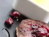 Recette Tournedos de biche de cerf, purée de panais, sauce aux griottes et grenade