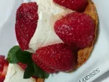 Recette Mousse de petit-suisse sur sablé breton et fraises au balsamique.