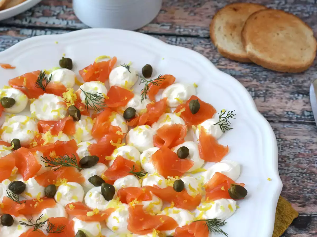 Assiette apéritive à tartiner au saumon fumé