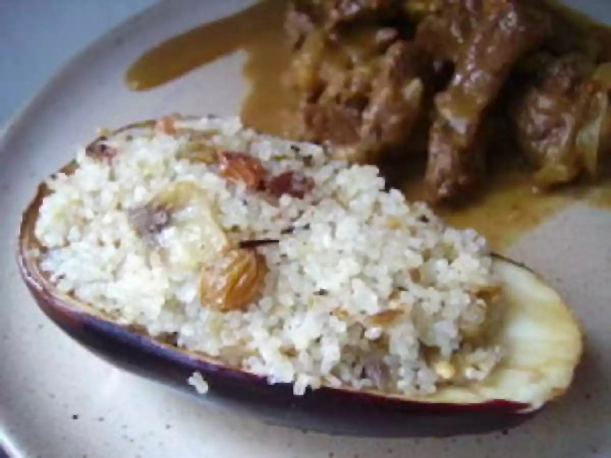 AUBERGINES FARCIES AU RIZ ET AUX RAISINS SECS