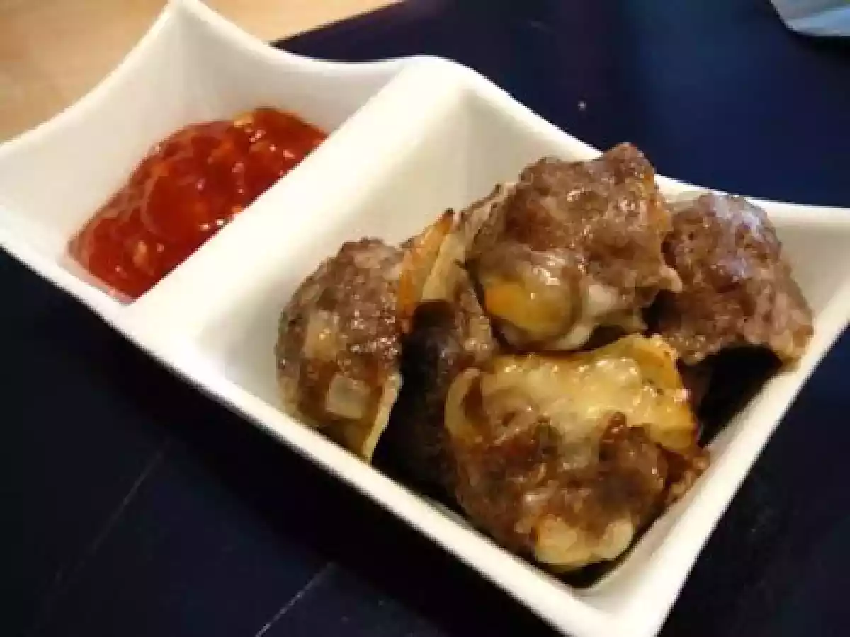 Boulettes apéritives et leur petite sauce piquante