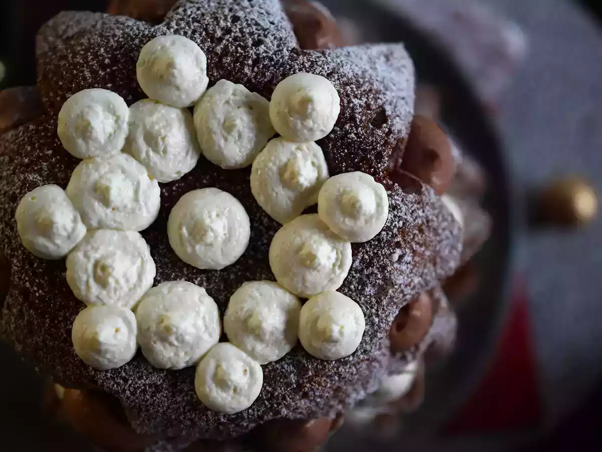 Brioche Pandoro farcie à la crème de Nutella et à la crème vanille en forme de sapin de Noël - photo 8