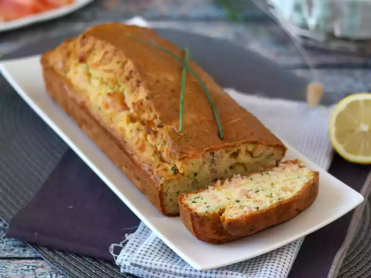 Cake au saumon fumé, citron et ciboulette
