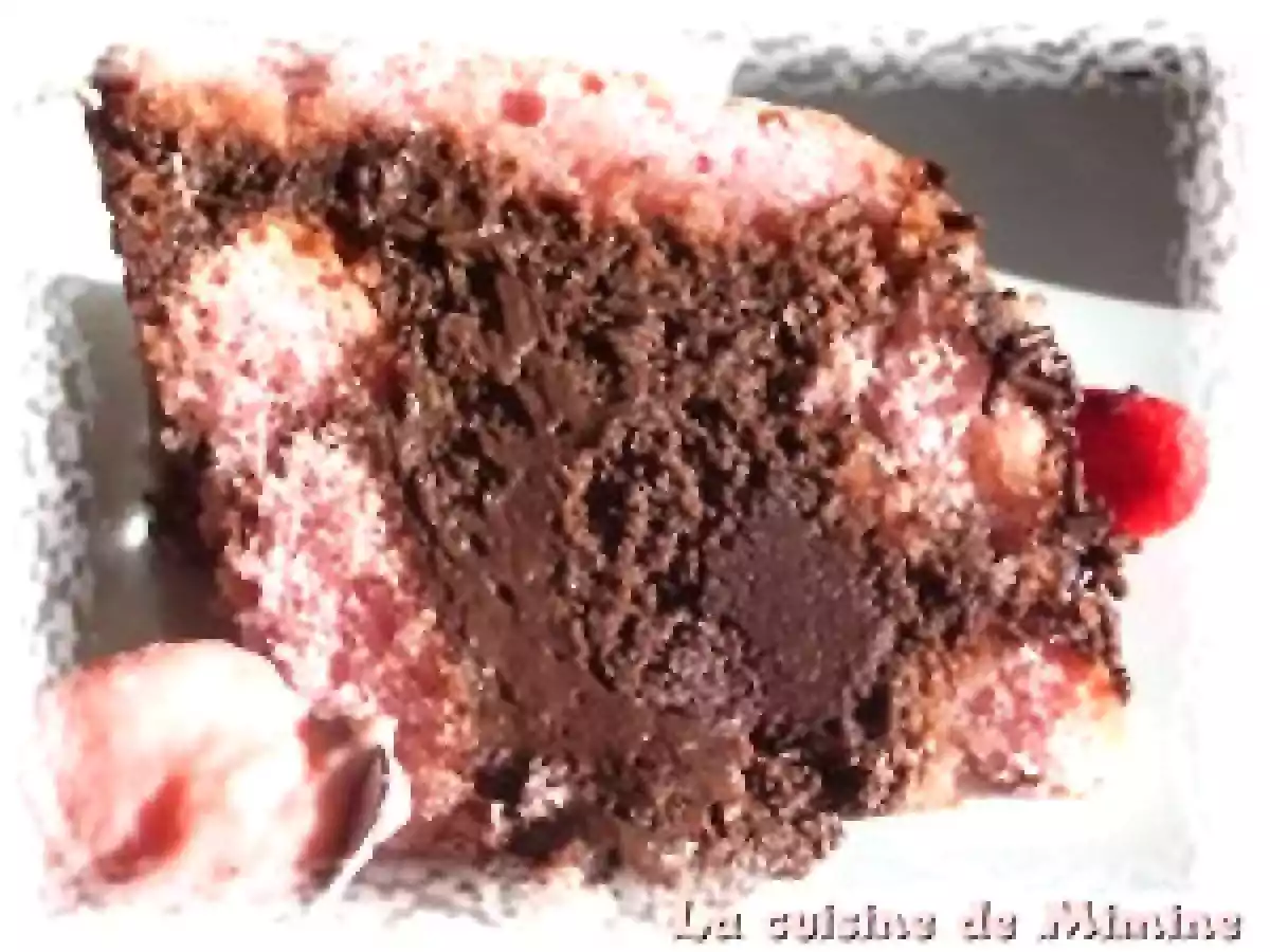 Charlotte rose et noir avec sa crème anglaise au fraises tagada - photo 4