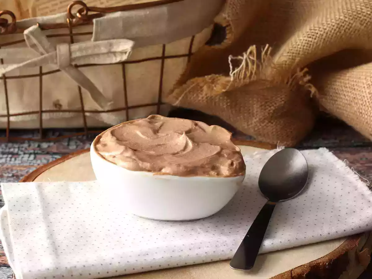 Crème montée à la pâte à tartiner Nutella, parfait pour garnir vos gâteaux et layer cakes - photo 4