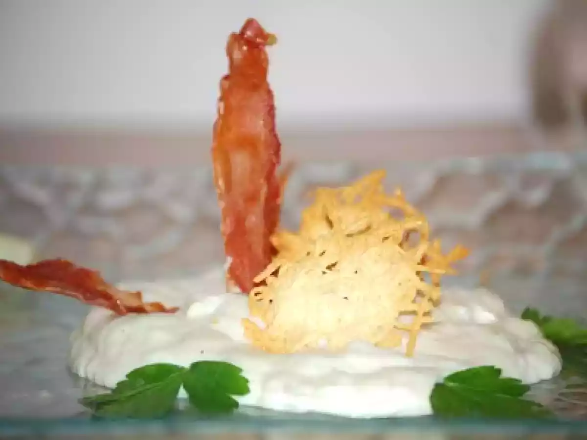 CREMEUX D'ASPERGES, tuiles de parmesan et jambon serrano