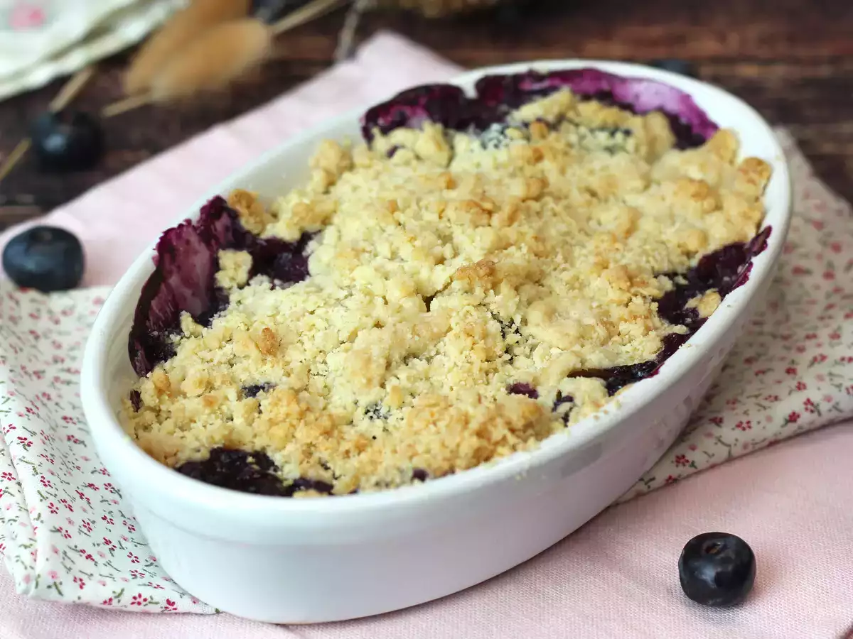 Crumble aux myrtilles: doré sur le dessus, juteux à l'intérieur - photo 2