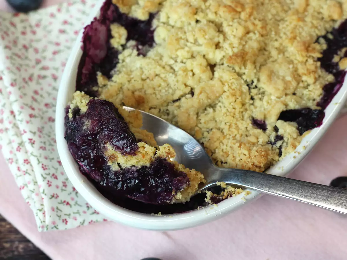 Crumble aux myrtilles: doré sur le dessus, juteux à l'intérieur - photo 4