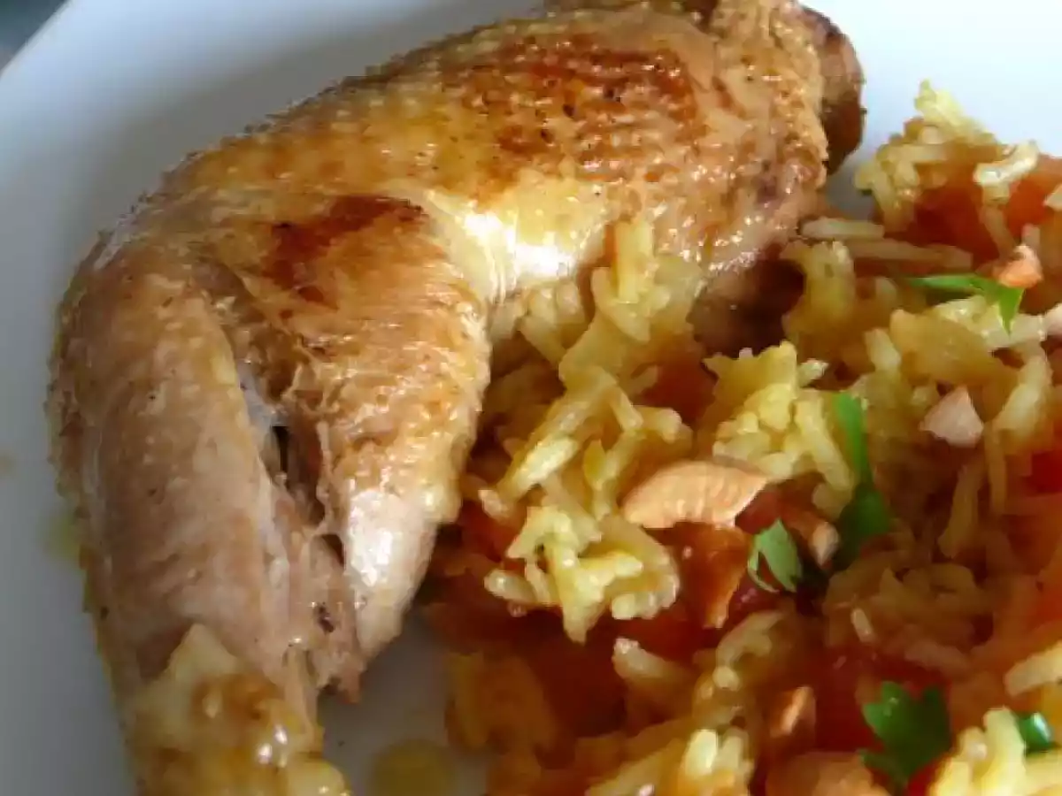 Cuisses de poulet au riz jaune et noix de cajou