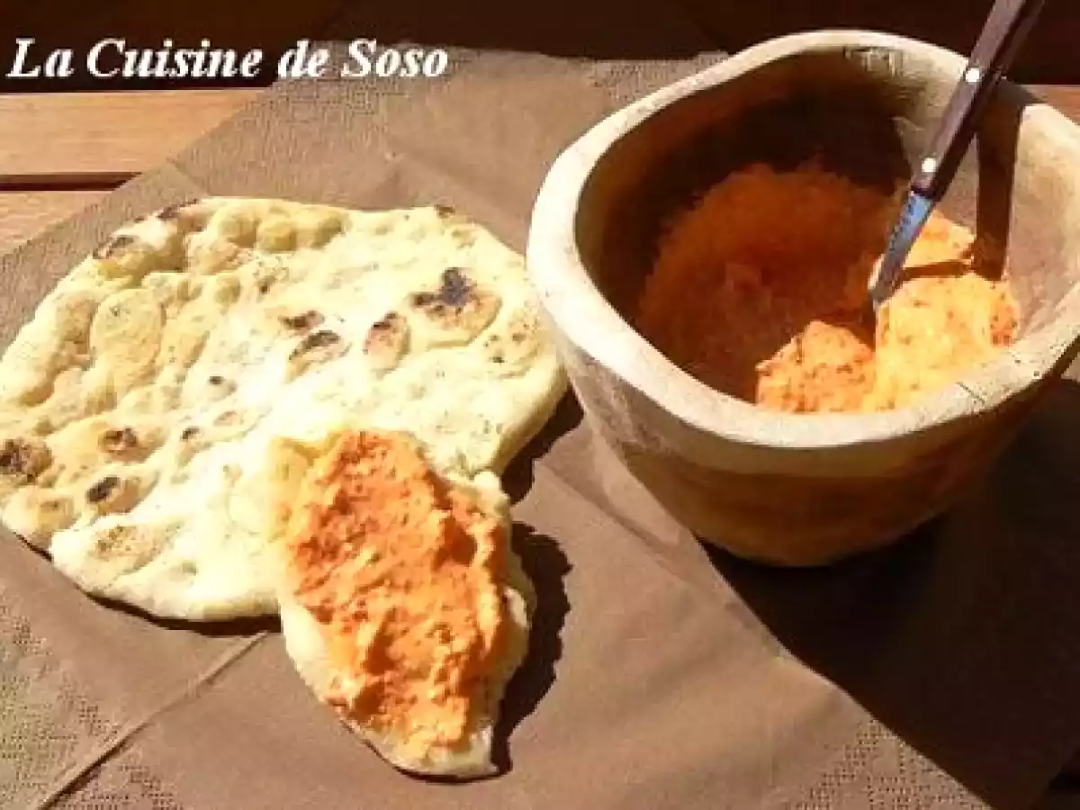 Dip aux poivrons rouges-féta et galettes de semoule, verrines aubergines-tapenade.