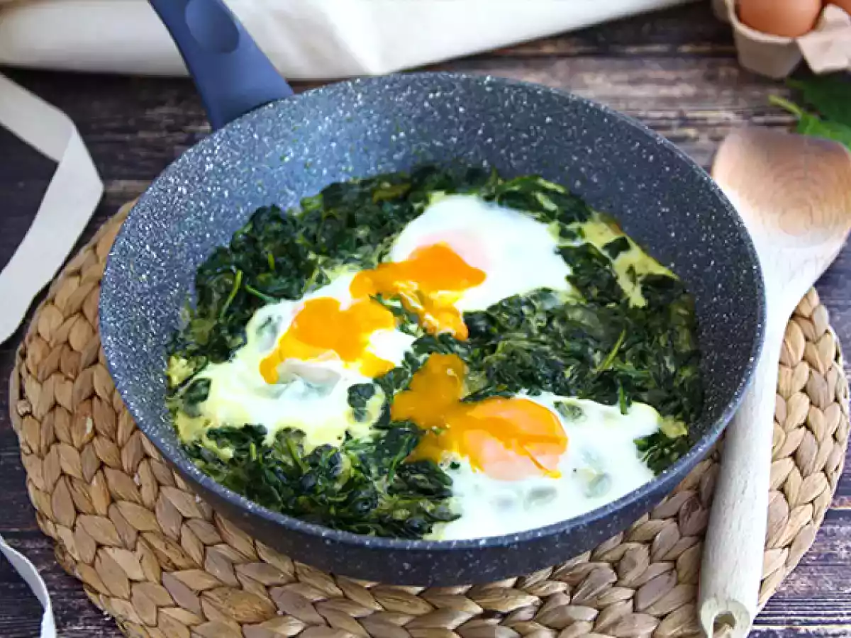 Épinards à la crème et oeufs