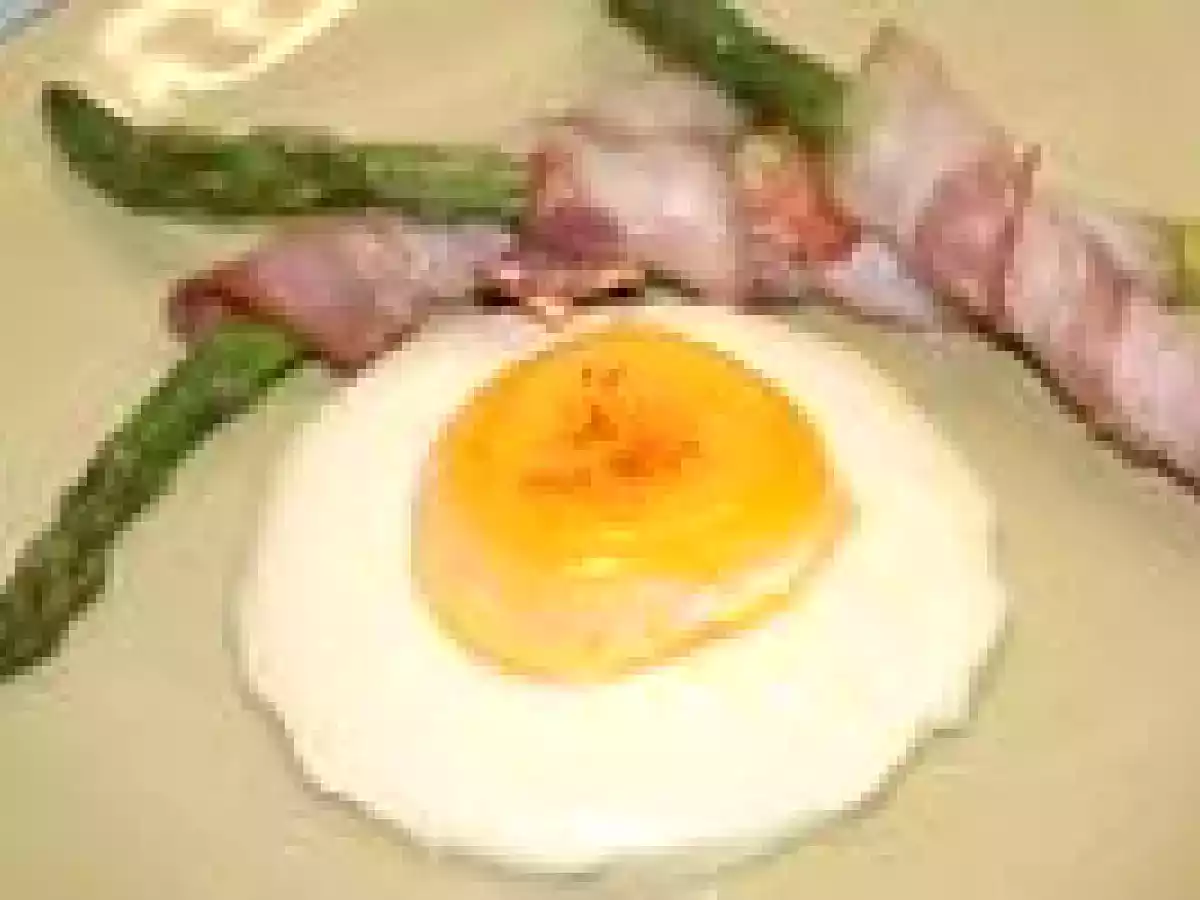 Faux oeuf au plat, mouillettes d'asperges vertes - photo 2