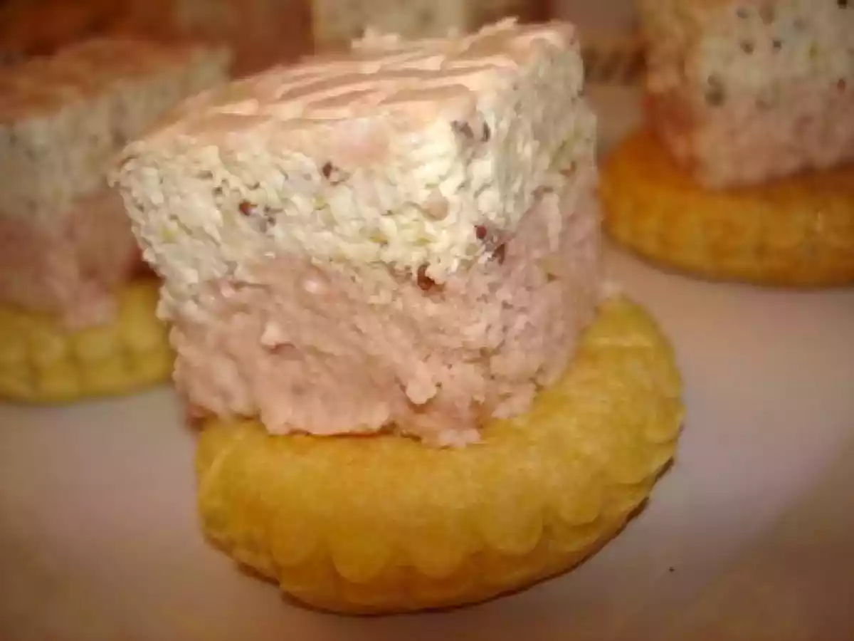 Feuilletés de mousses de jambon et moutarde