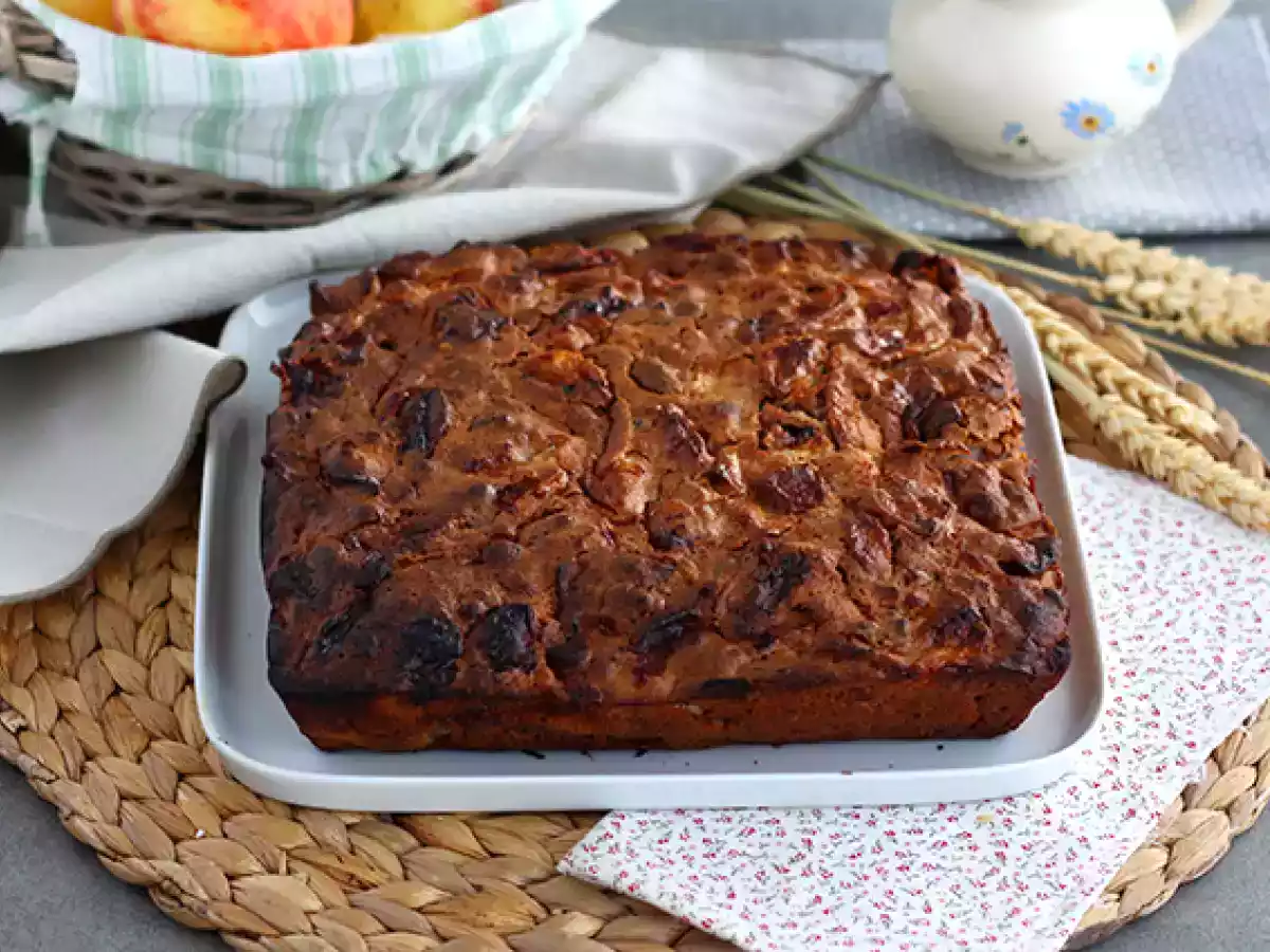 Gâteau aux pommes, noix et cannelle
