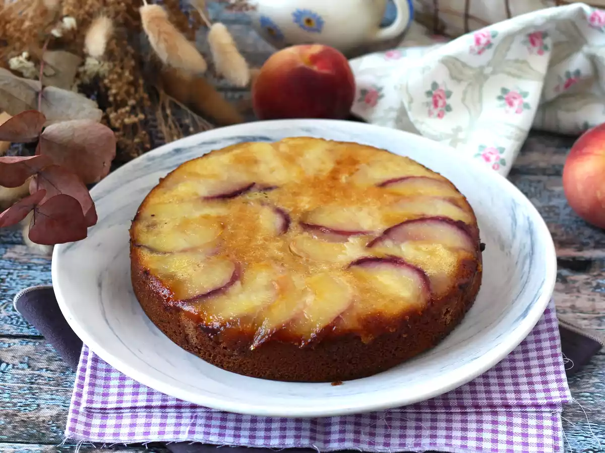 Gâteau renversé à la pêche, moelleux, fondant et caramélisé - photo 4