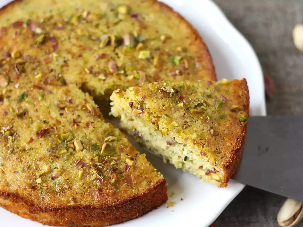 Gâteau ultra moelleux aux pistaches, au citron vert et à la courgette - photo 2