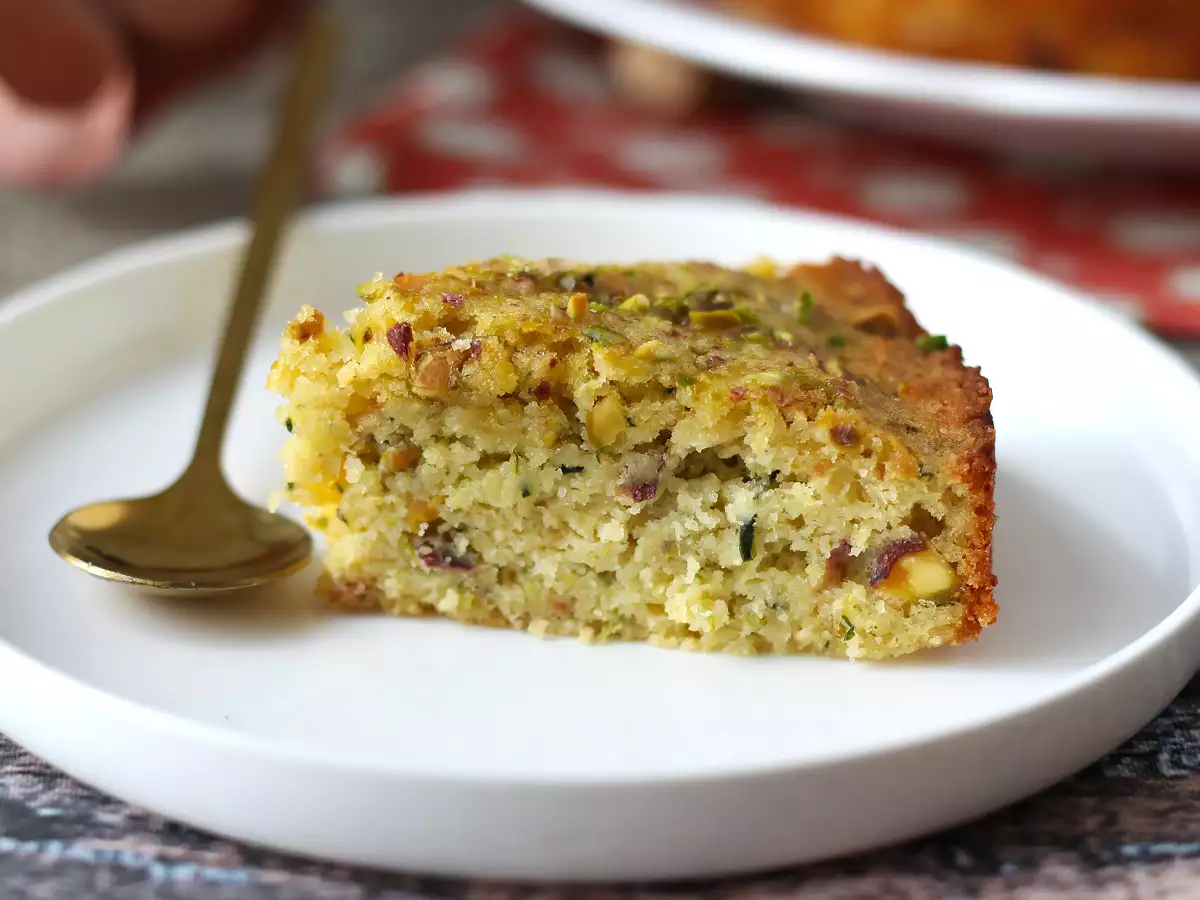 Gâteau ultra moelleux aux pistaches, au citron vert et à la courgette - photo 3