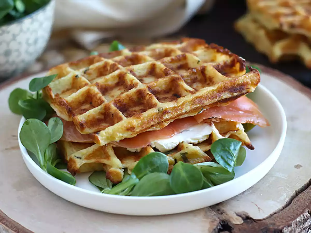 Gaufres de pommes de terre - Sandwich de gaufres au saumon fumé et au fromage frais