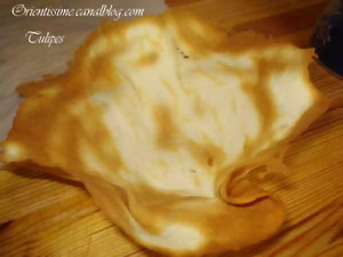 Glace à la pistache, son coulis de framboises, sa chantilly et sa tulipe - photo 8