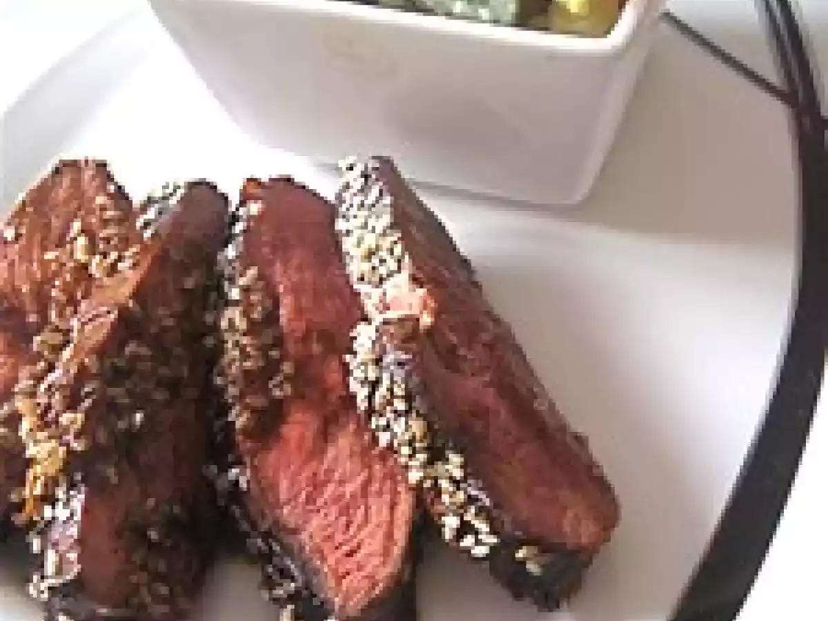Gombos et pâtes à l'ail et au citron et filet de canard rôti et laqué au balsamique