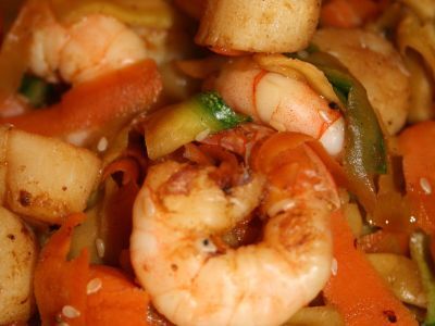 wok de crevettes et pétoncles au légumes sautés