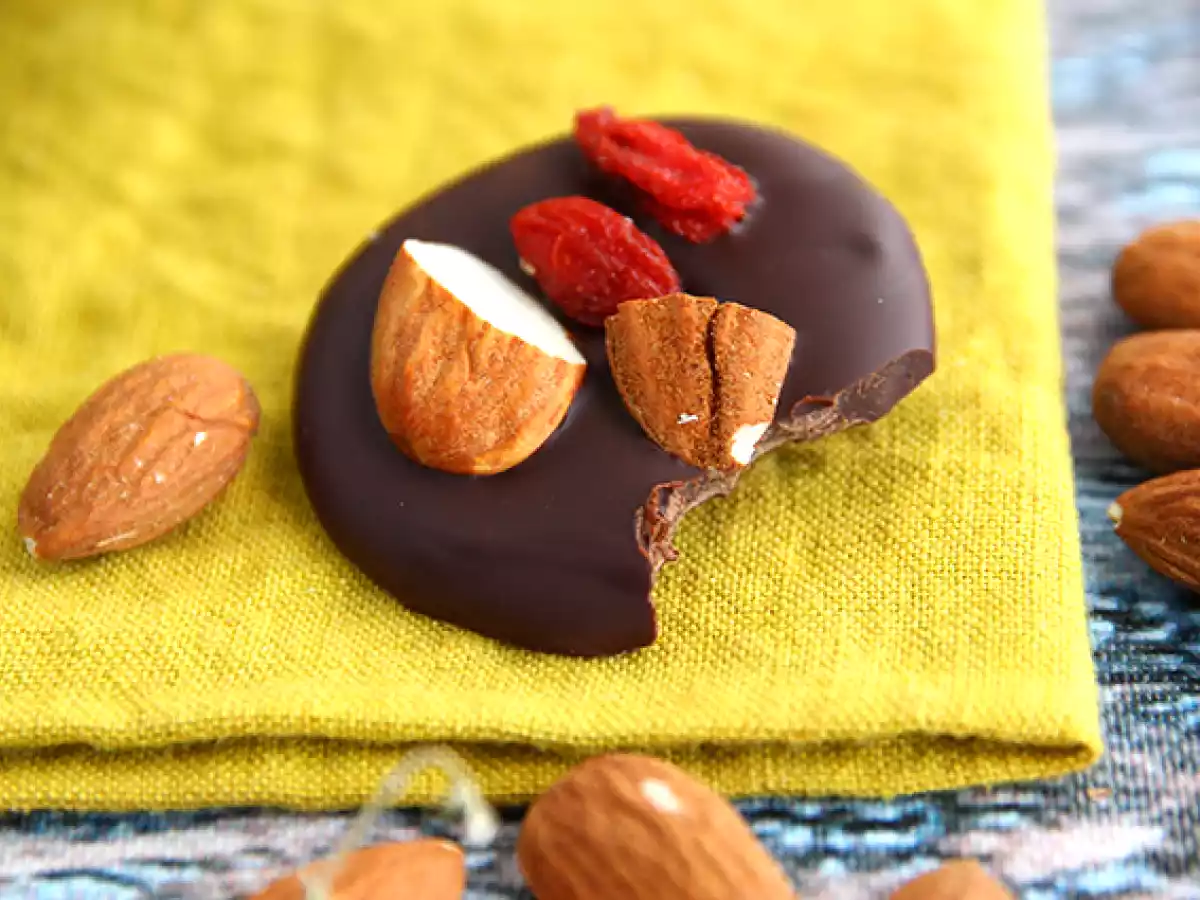 Mendiants, chocolats aux fruits secs - photo 3
