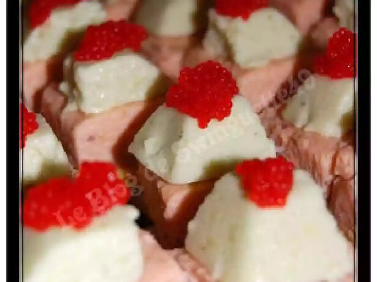 MOUSSE DE SAUMON et CONCOMBRE sur BISCUIT SALE (de Cuisine Plurielle)