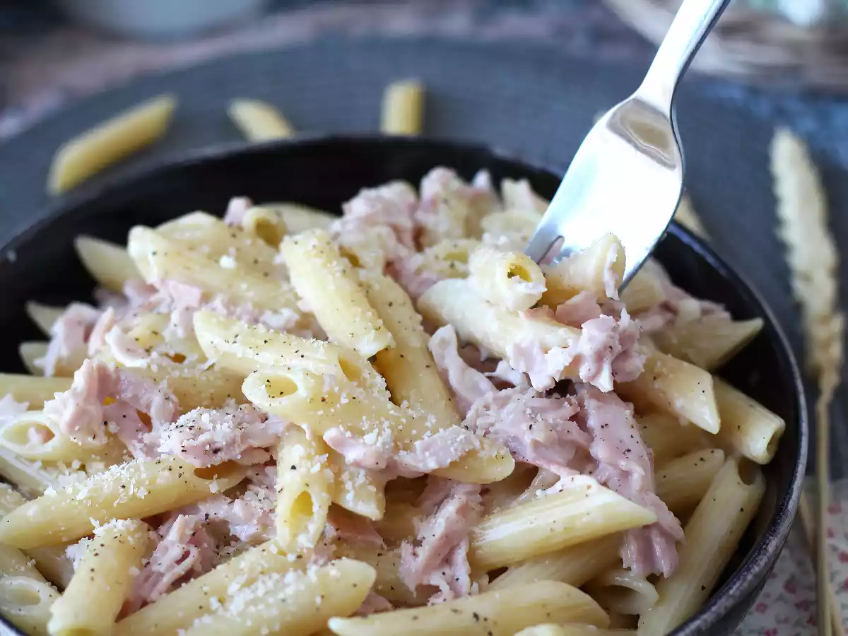 Pâtes à la crème et au jambon : super crémeuses et rapides à faire!