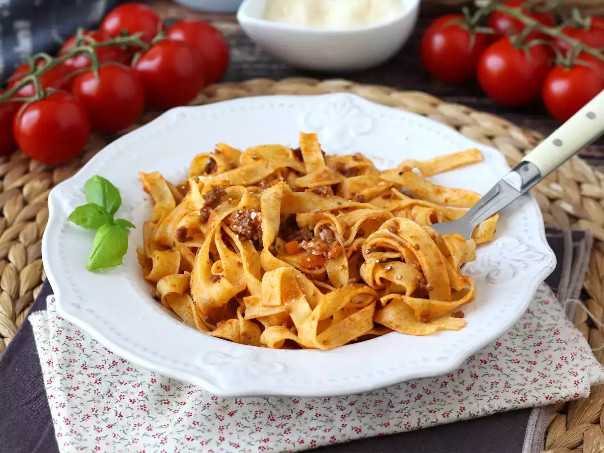 Pâtes à la sauce bolognaise - tagliatelle al ragù alla bolognese - photo 2