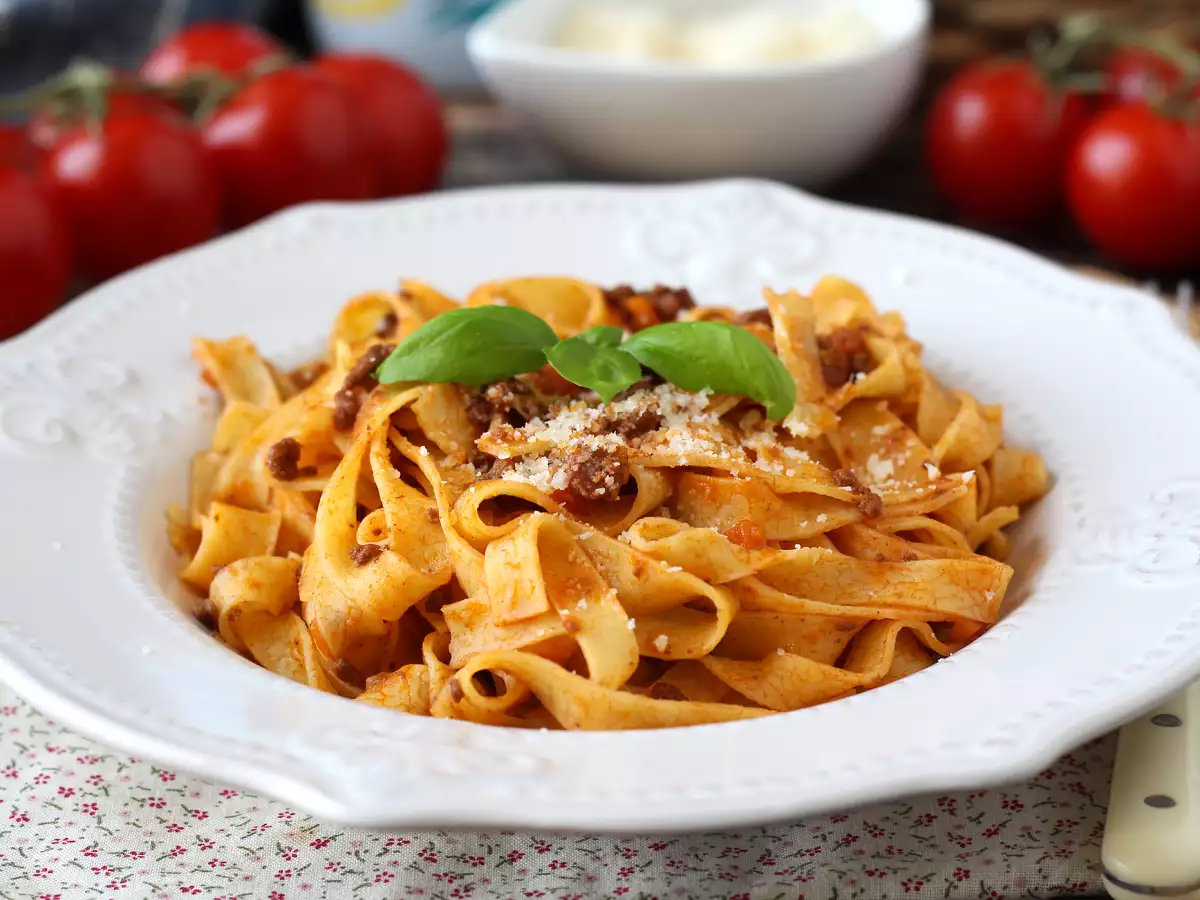 Pâtes à la sauce bolognaise - tagliatelle al ragù alla bolognese - photo 3