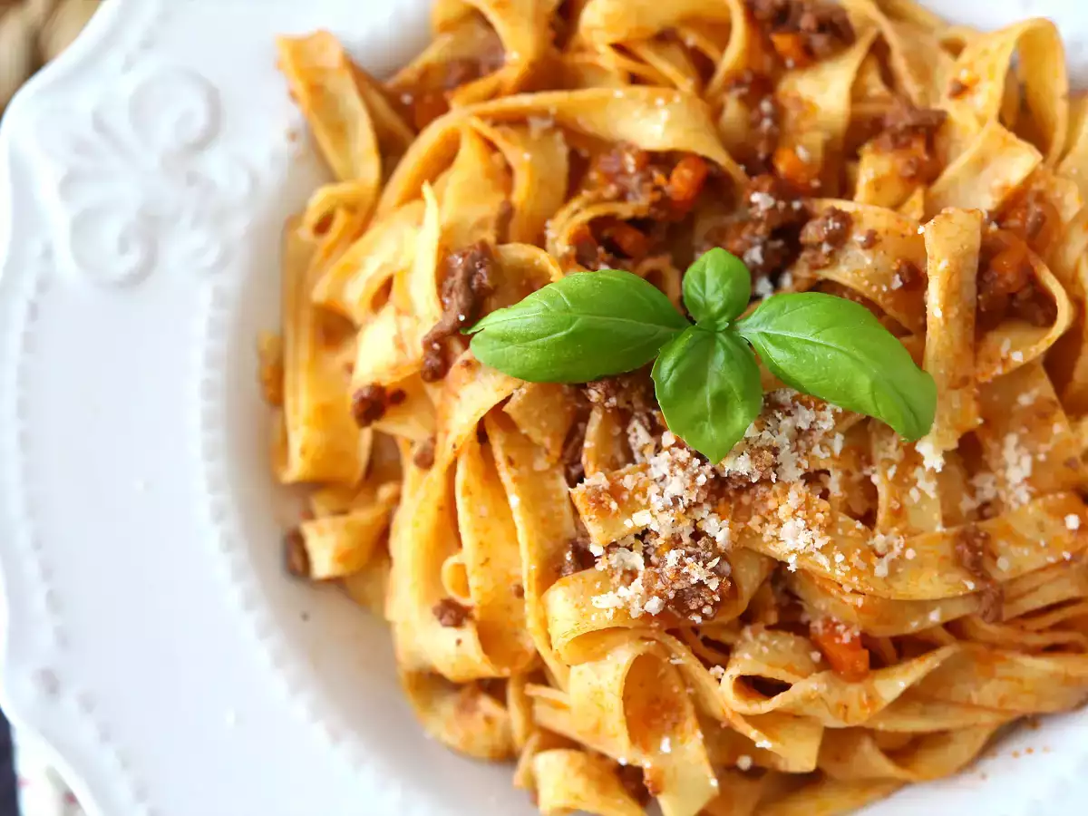Pâtes à la sauce bolognaise - tagliatelle al ragù alla bolognese - photo 4