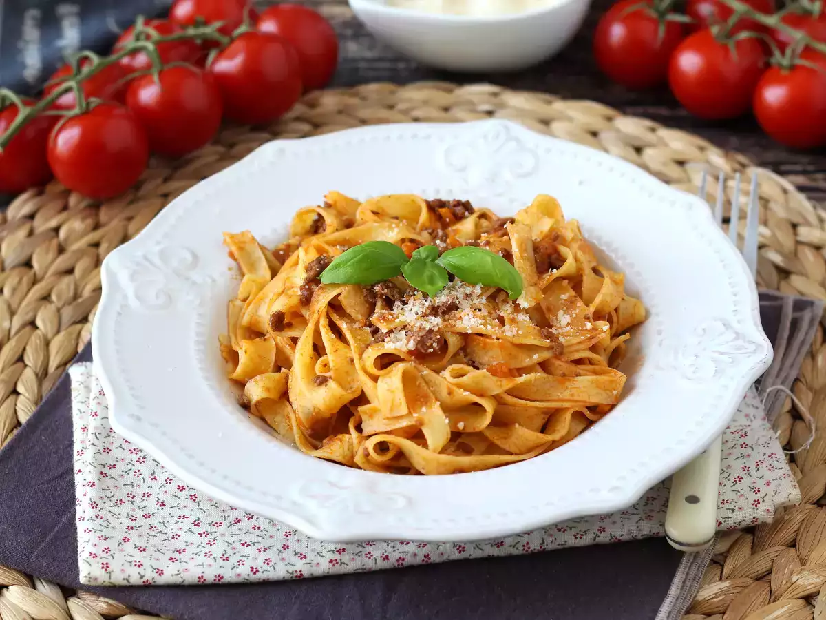 Pâtes à la sauce bolognaise - tagliatelle al ragù alla bolognese - photo 6