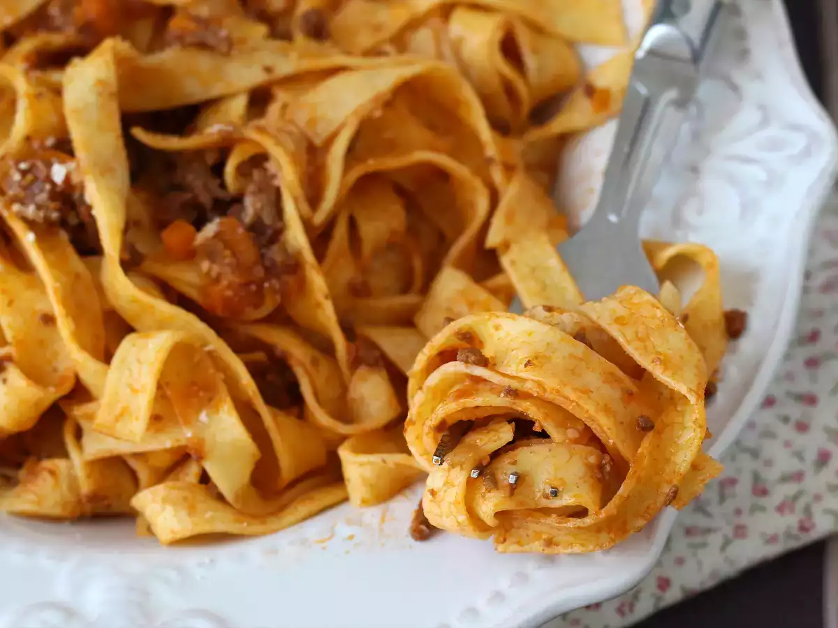 Pâtes à la sauce bolognaise - tagliatelle al ragù alla bolognese - photo 7