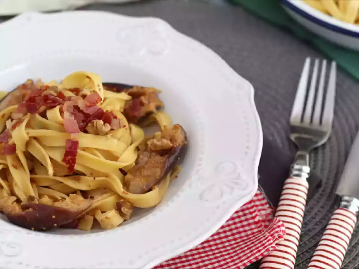 Pâtes aux figues et à la pancetta