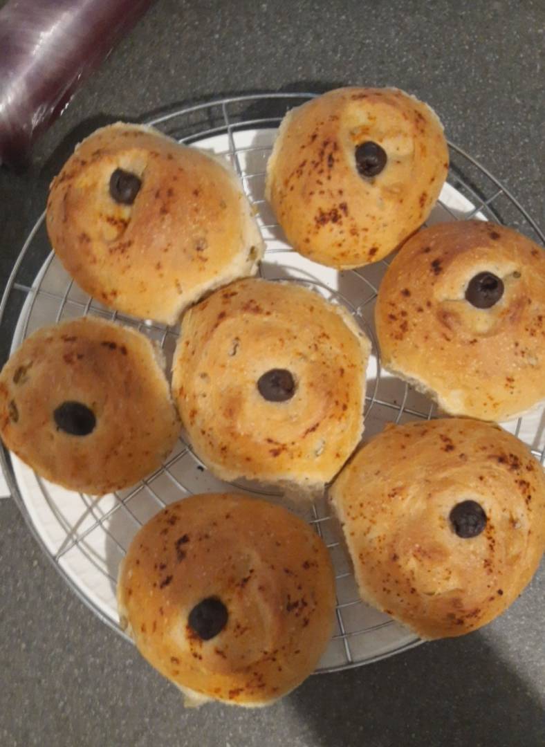 Petit Pain Aux Olives Ail Herbes De Provence Les Recette De A Z