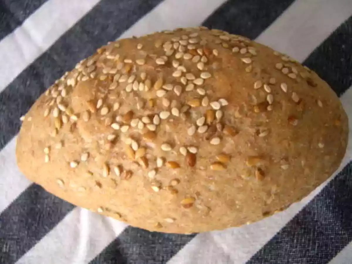 Petits pains complets aux céréales avec poolish