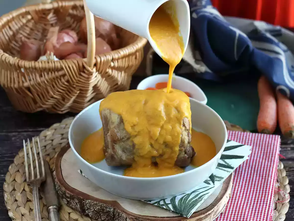 Rôti de porc et sa sauce à la bière et aux carottes (dans une cocotte minute)