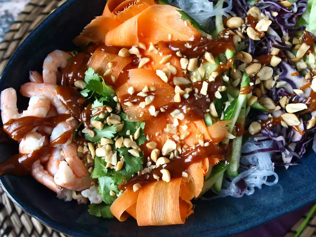 Salade façon rouleau de printemps et sa sauce relevée à la cacahuète - photo 4