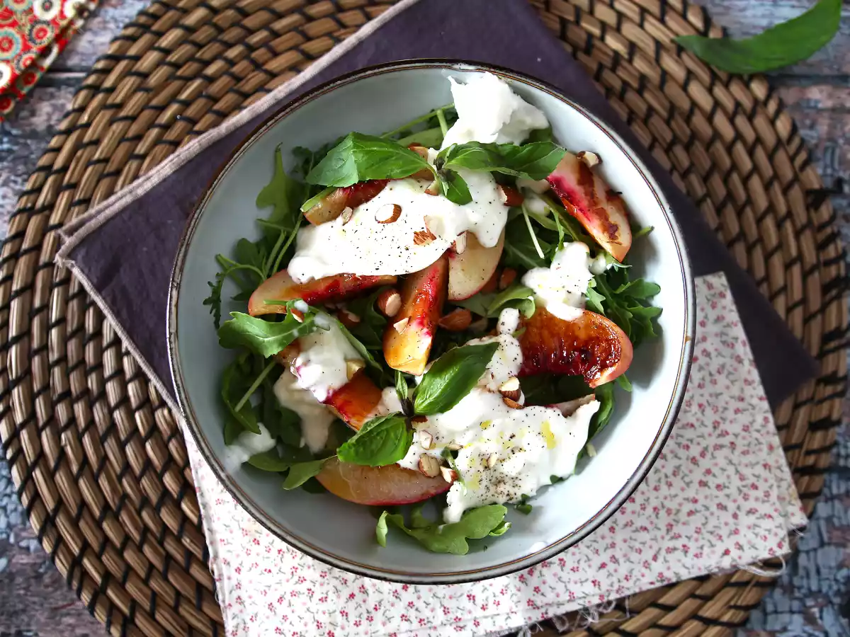 Salade sucrée salée aux pêches rôties, roquette et burrata (les douces saveurs d'été) - photo 2