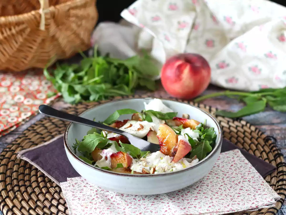 Salade sucrée salée aux pêches rôties, roquette et burrata (les douces saveurs d'été) - photo 3