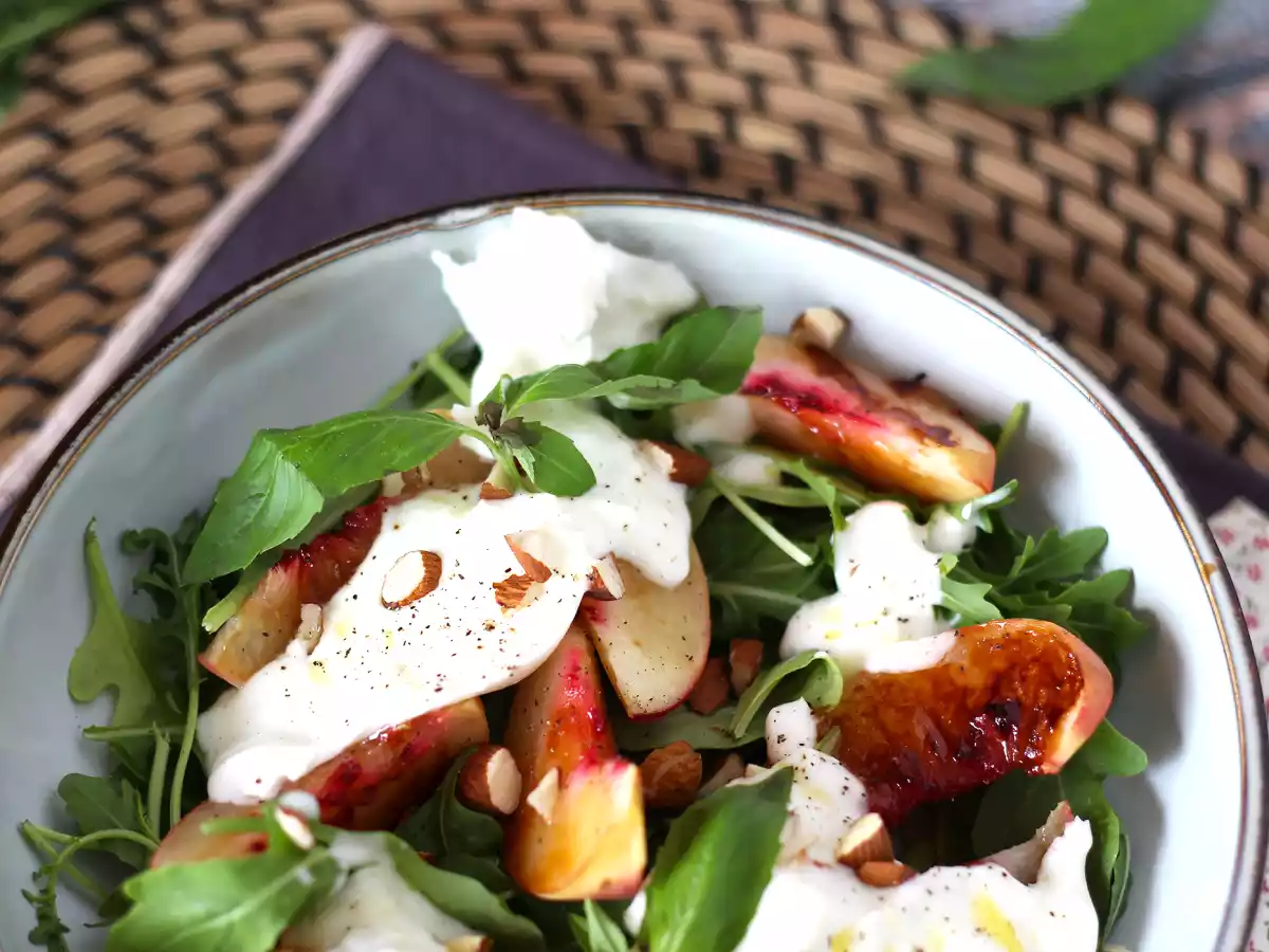 Salade sucrée salée aux pêches rôties, roquette et burrata (les douces saveurs d'été) - photo 4