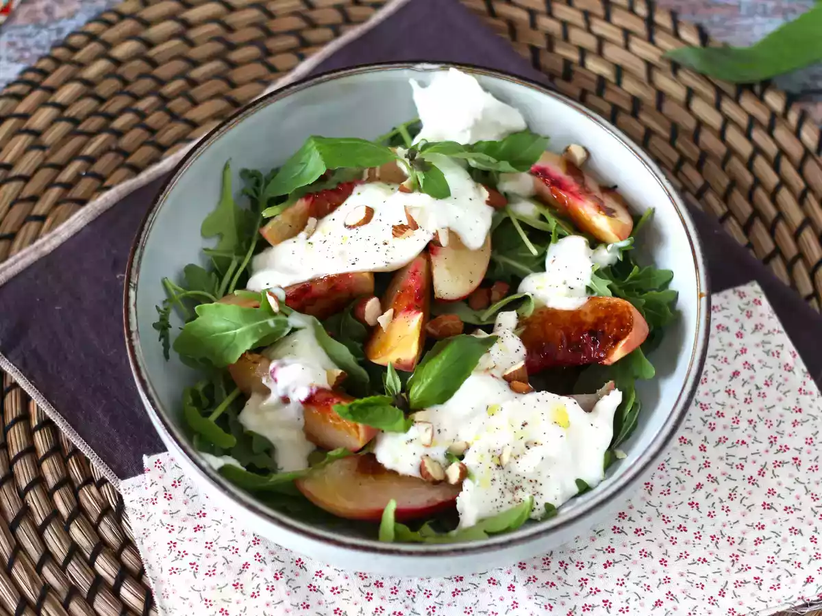 Salade sucrée salée aux pêches rôties, roquette et burrata (les douces saveurs d'été) - photo 5