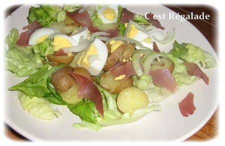 Salade tiède pomme de terre oeufs durs et bacon Recette Ptitchef