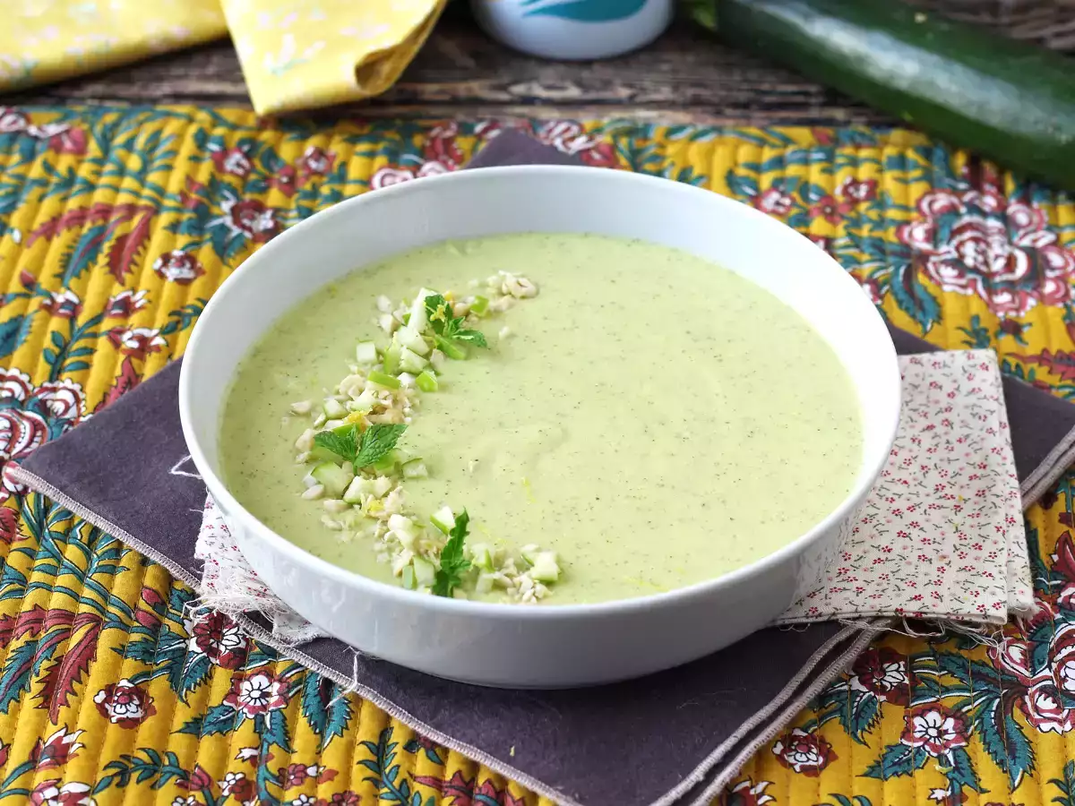 Soupe courgette, pomme verte et yaourt, légère et acidulée!