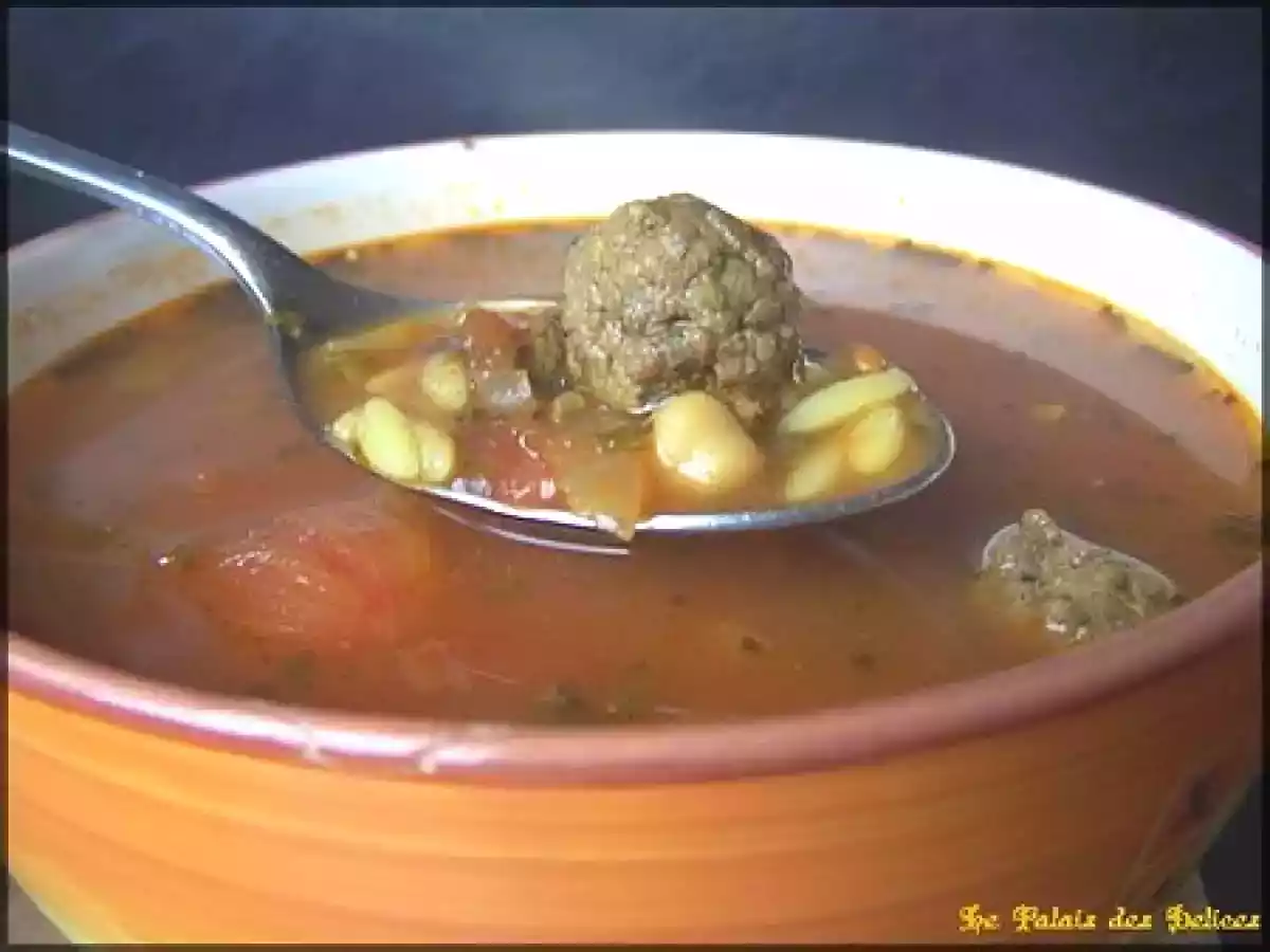 Soupe de langues d'oiseaux aux boulettes de viande