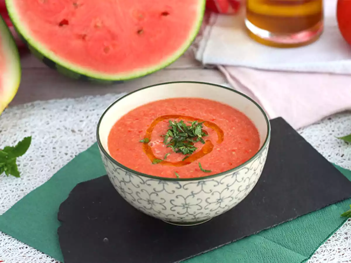 Soupe froide à la pastèque et à la tomate