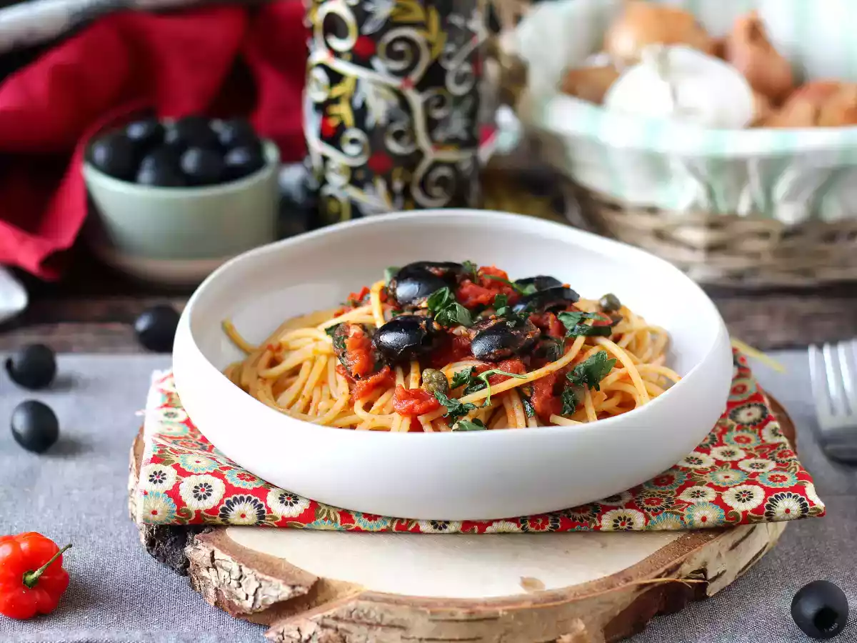 Spaghetti alla puttanesca votre nouveau plat de pâtes préféré !