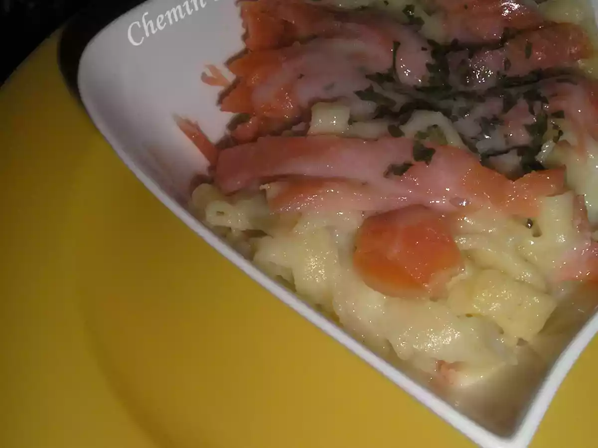 Tagliatelles à l'ail, au saumon fumé et sa sauce au citron